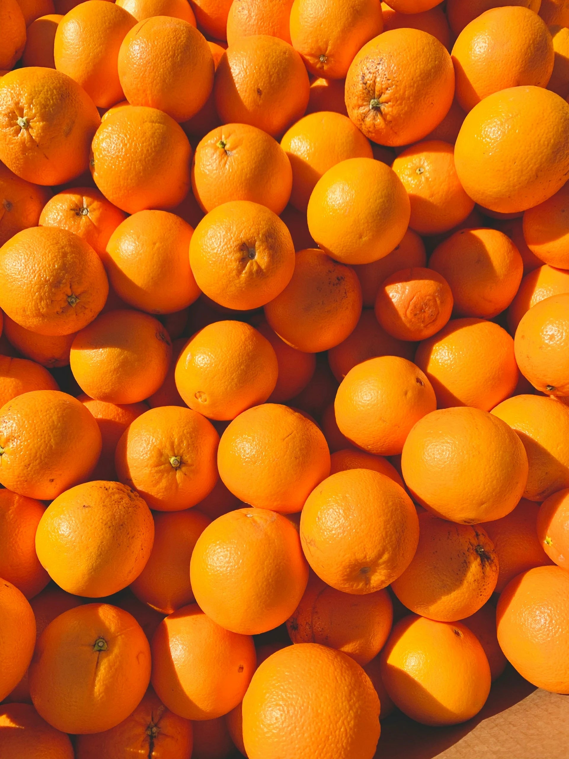 Stack of oranges with a close-up view